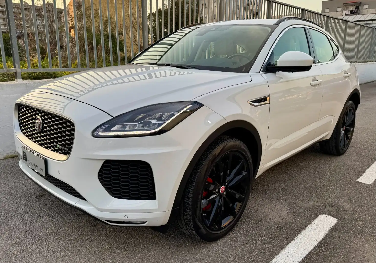 Jaguar E-Pace 2.0D 150 CV AWD aut. R-Dynamic S Wit - 1
