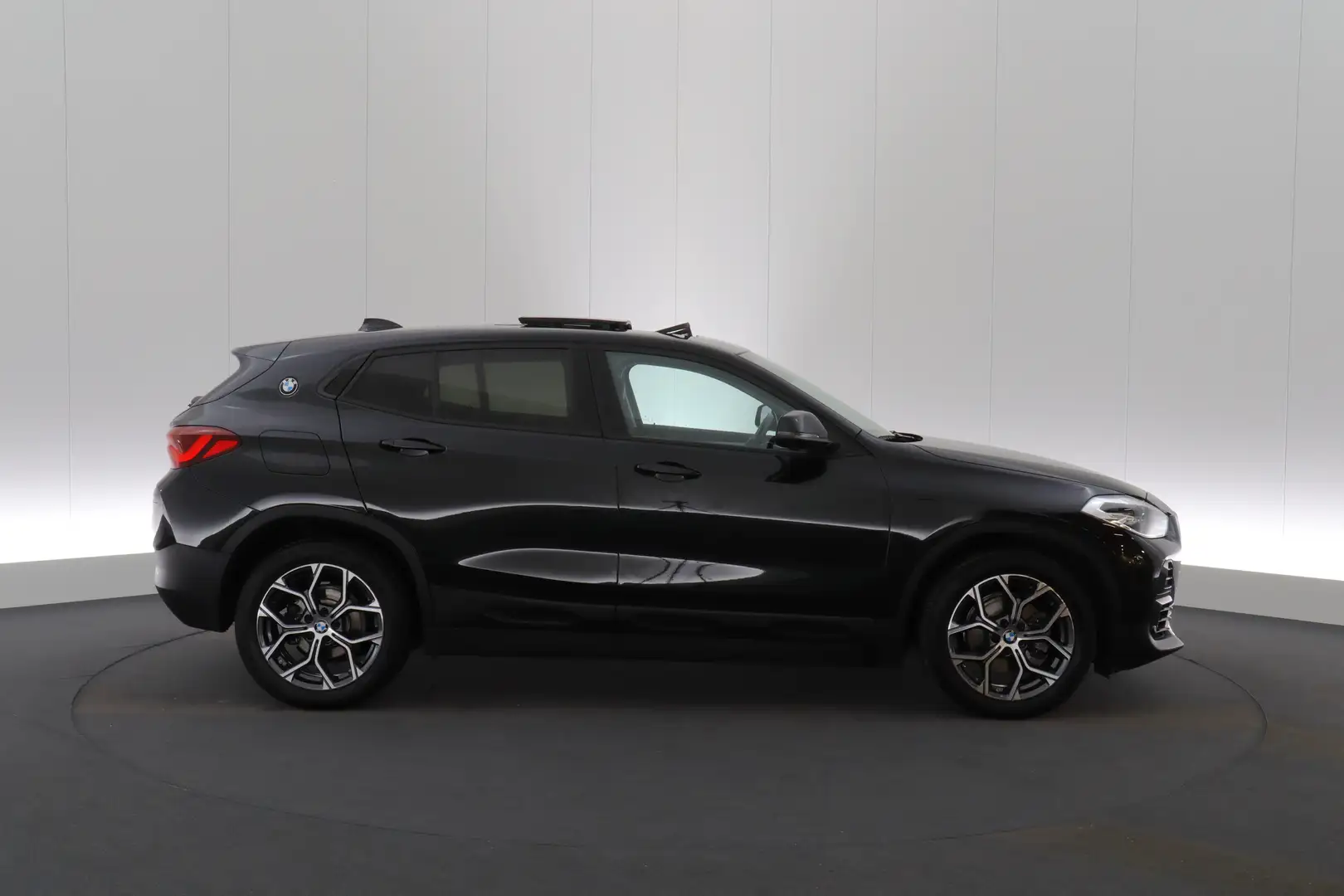 BMW X2 1.5iA sDrive18 OPF Business LEDER/CUIR LED Pro GPS Schwarz - 2