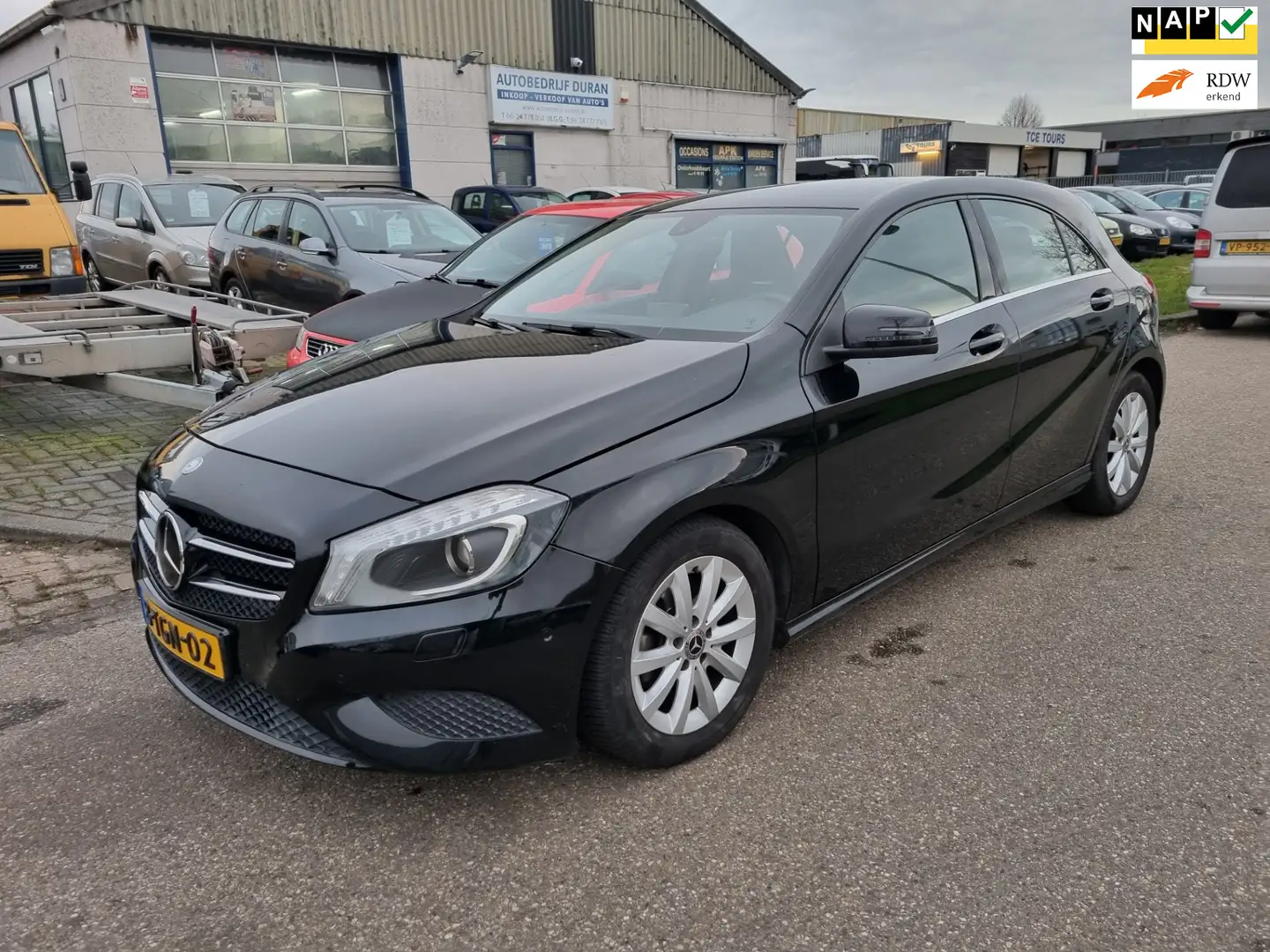 Mercedes-Benz A 180 4U3 NAV.+ Clima Bj:2014 NAP! Black - 1