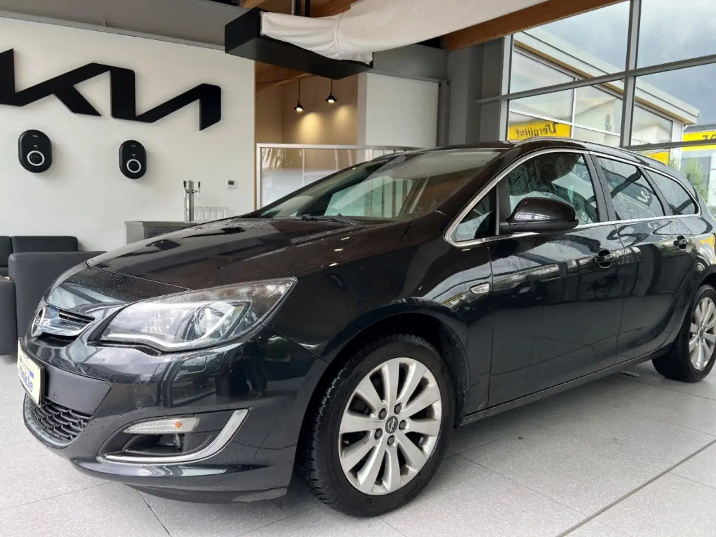 Opel Astra J Sports Tourer Exklusiv 2.0 CDTI Navi Bi-Xenon Ku Negro - 1