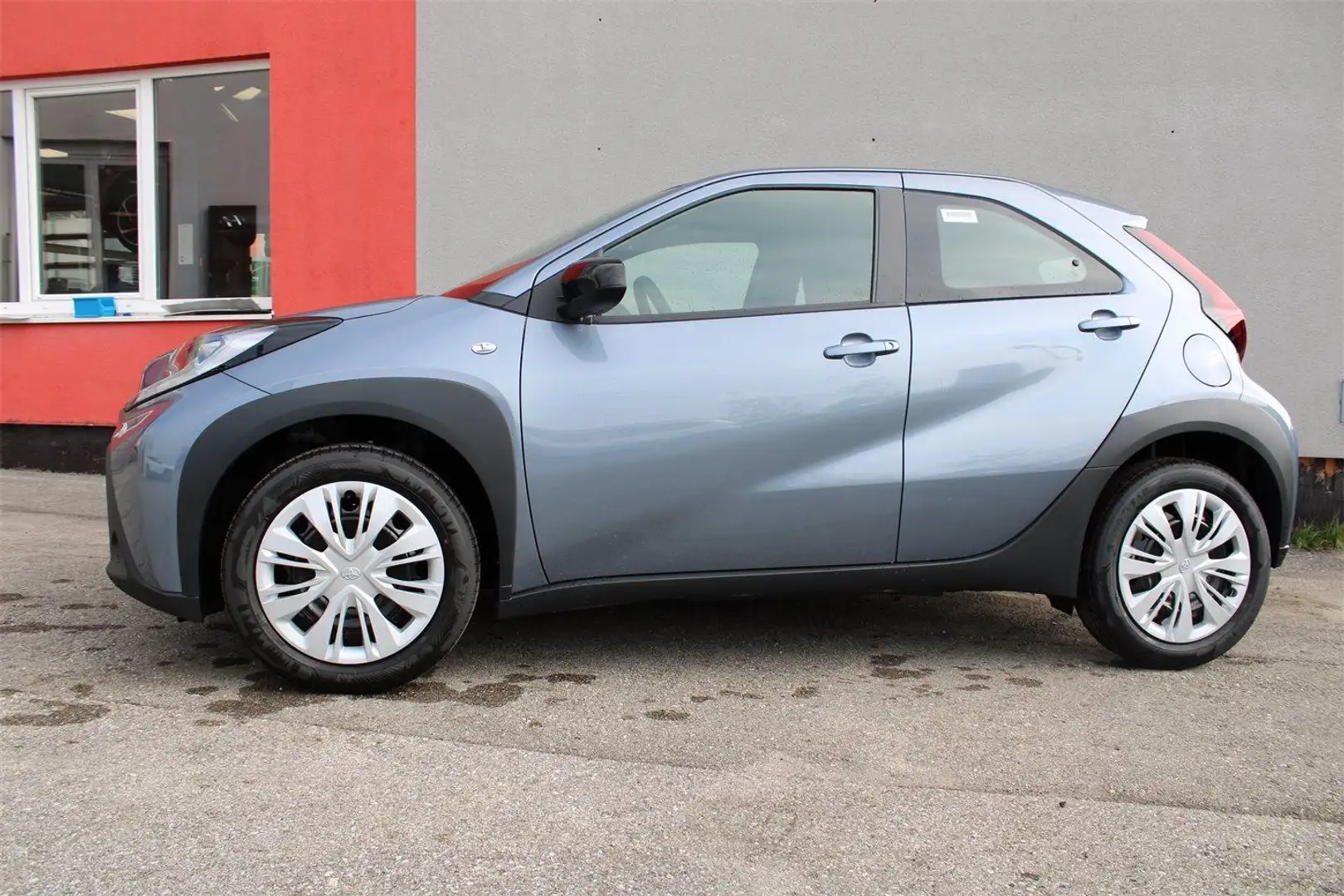 Toyota Aygo X AYGO X 1,0 l Play Blau - 2