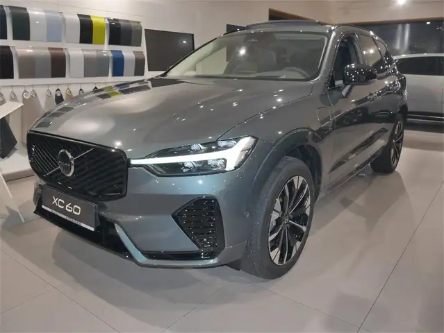 Volvo XC60 T6 AWD Geartr. Plus Dark Ansicht 12
