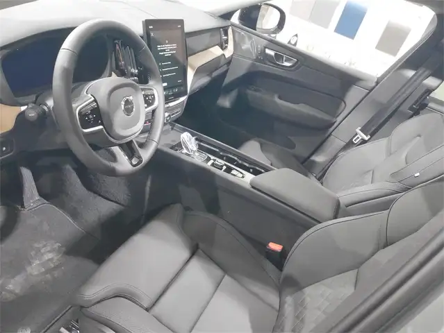 Volvo XC60 T6 AWD Geartr. Plus Dark Ansicht 5