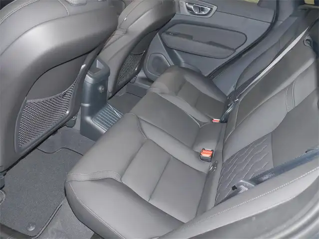 Volvo XC60 T6 AWD Geartr. Plus Dark Ansicht 6
