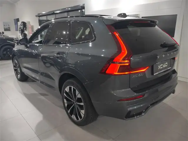 Volvo XC60 T6 AWD Geartr. Plus Dark Ansicht 14