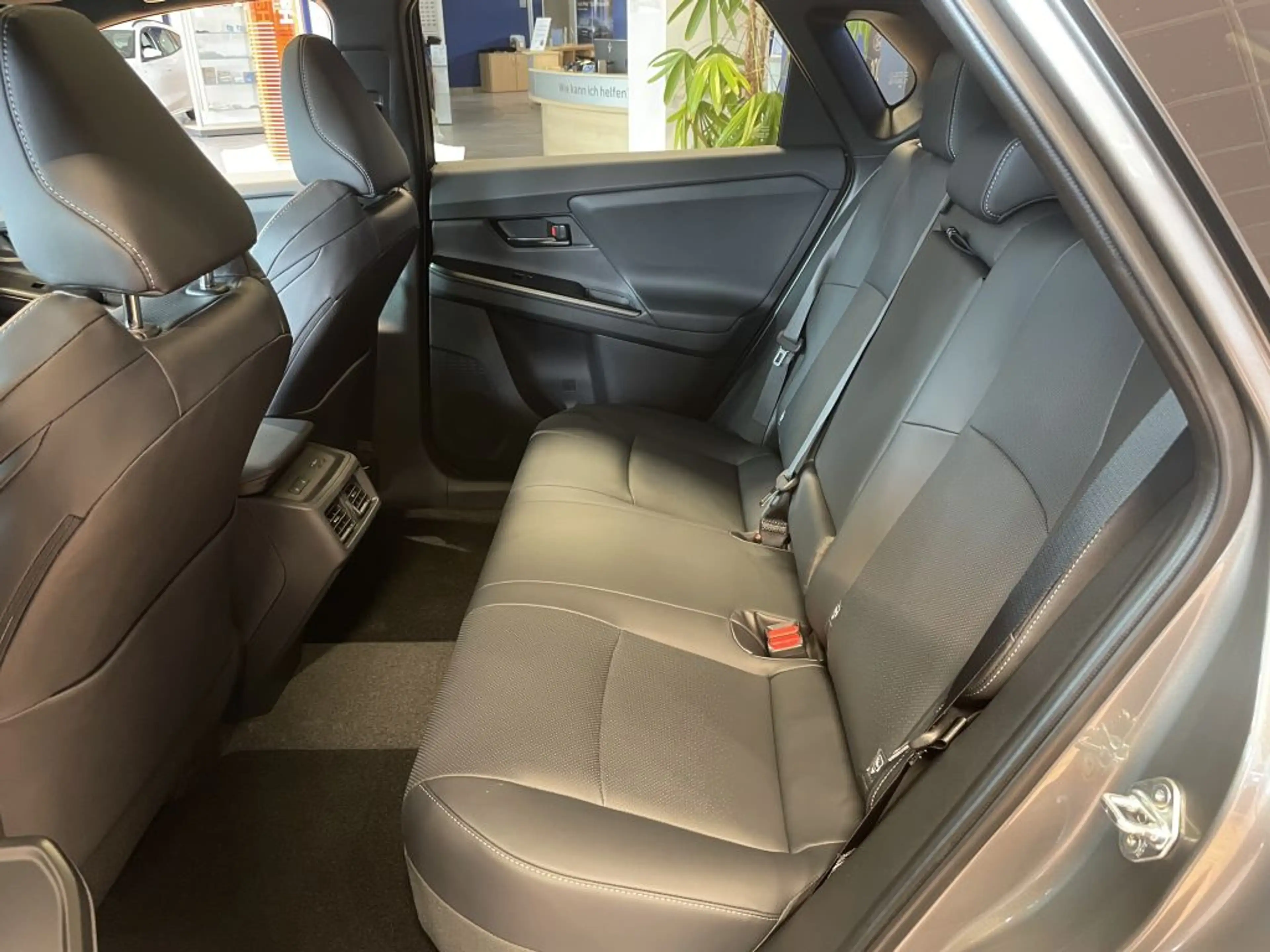 Toyota bZ4X AWD Lounge — photo 7