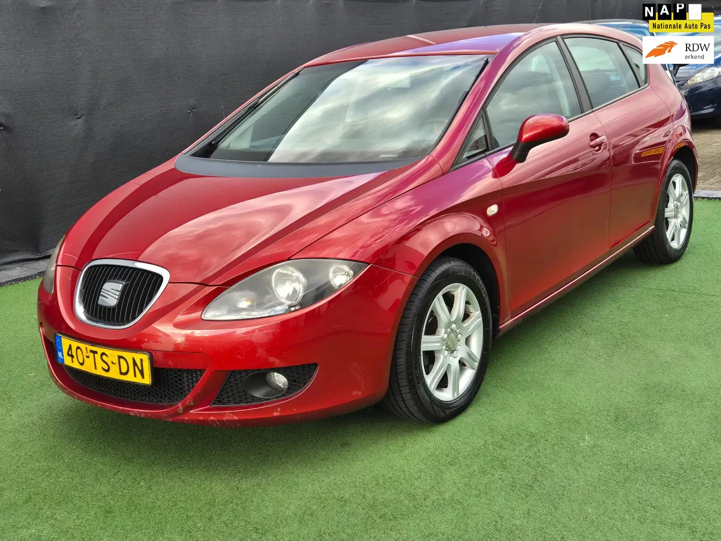 SEAT Leon 1.9 TDI 1e eig NAP! Rot - 1