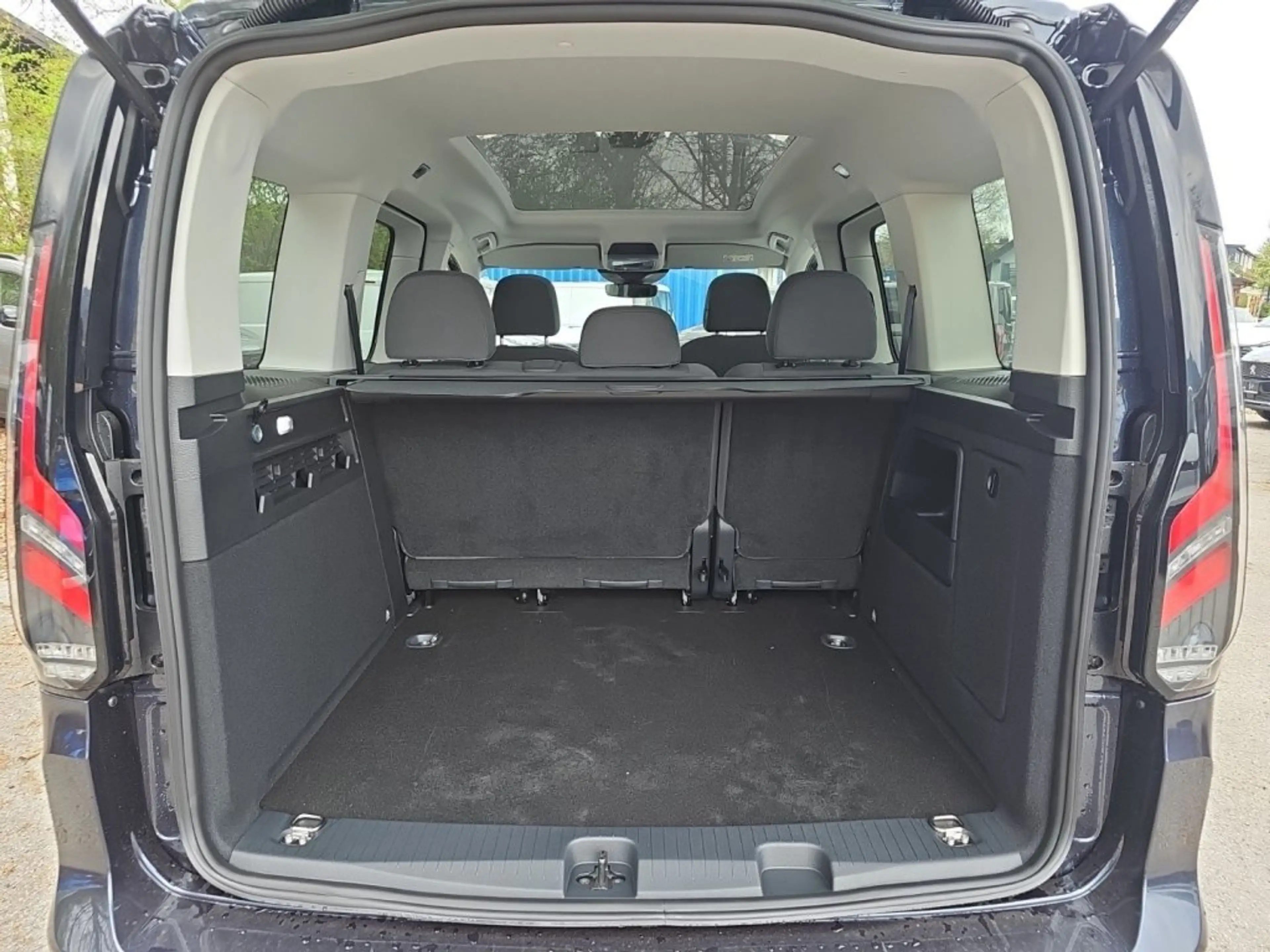 Ford E-Transit Tourneo Connect Active 2,0L Eblue 122PS M AWD — photo 13