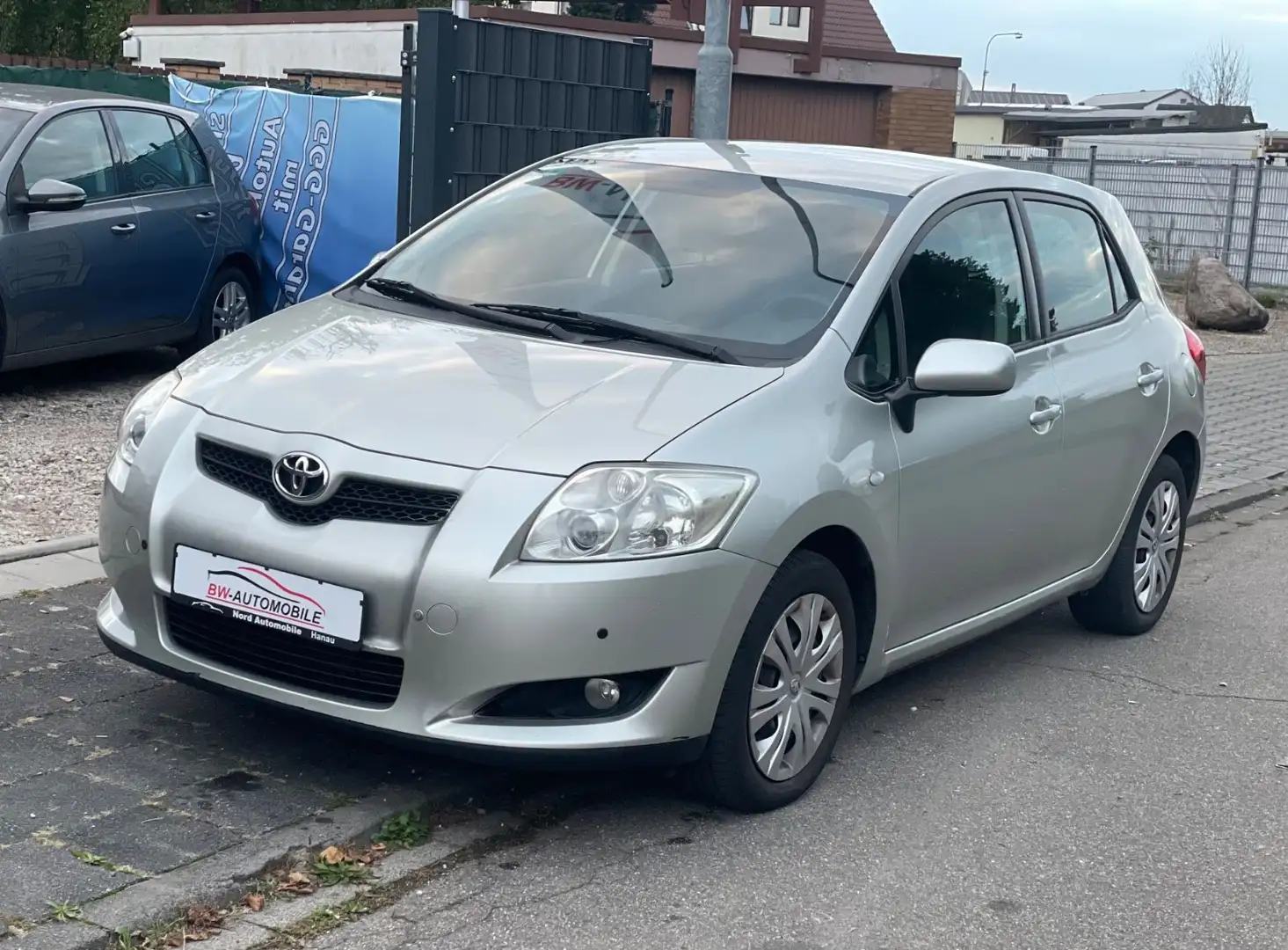 Toyota Auris Sol Silber - 1