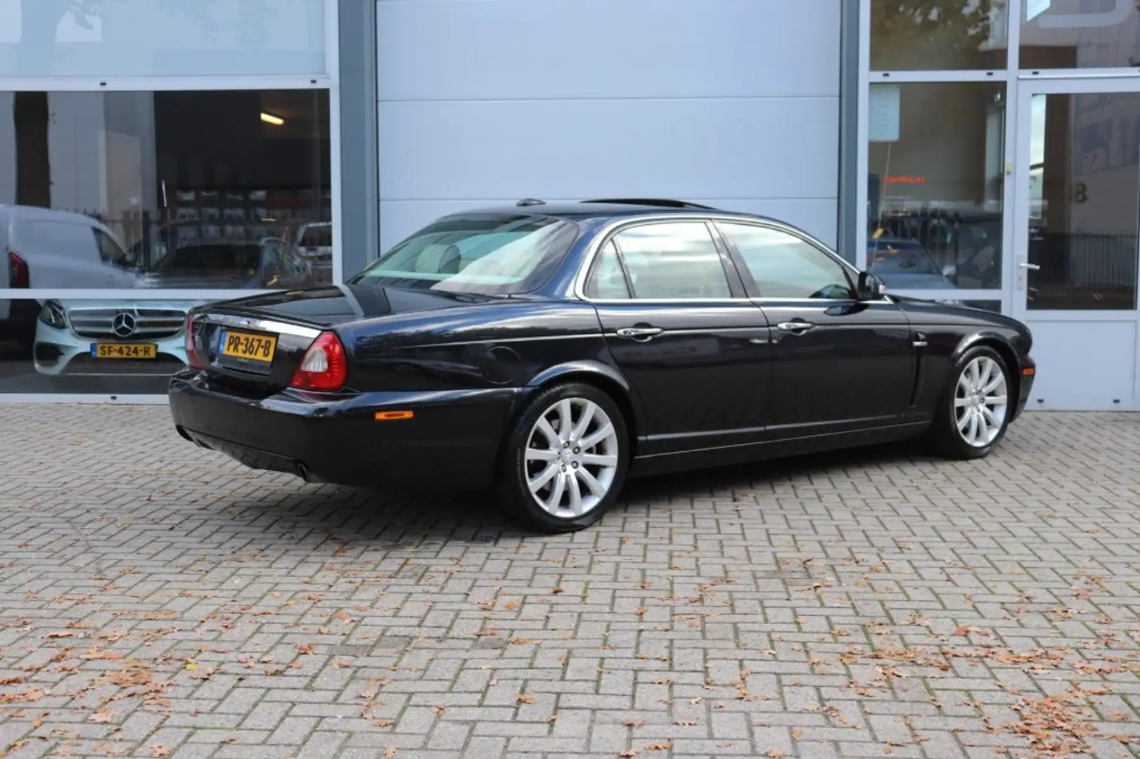 Jaguar XJ 2.7D V6 PORTFOLIO Zwart - 2