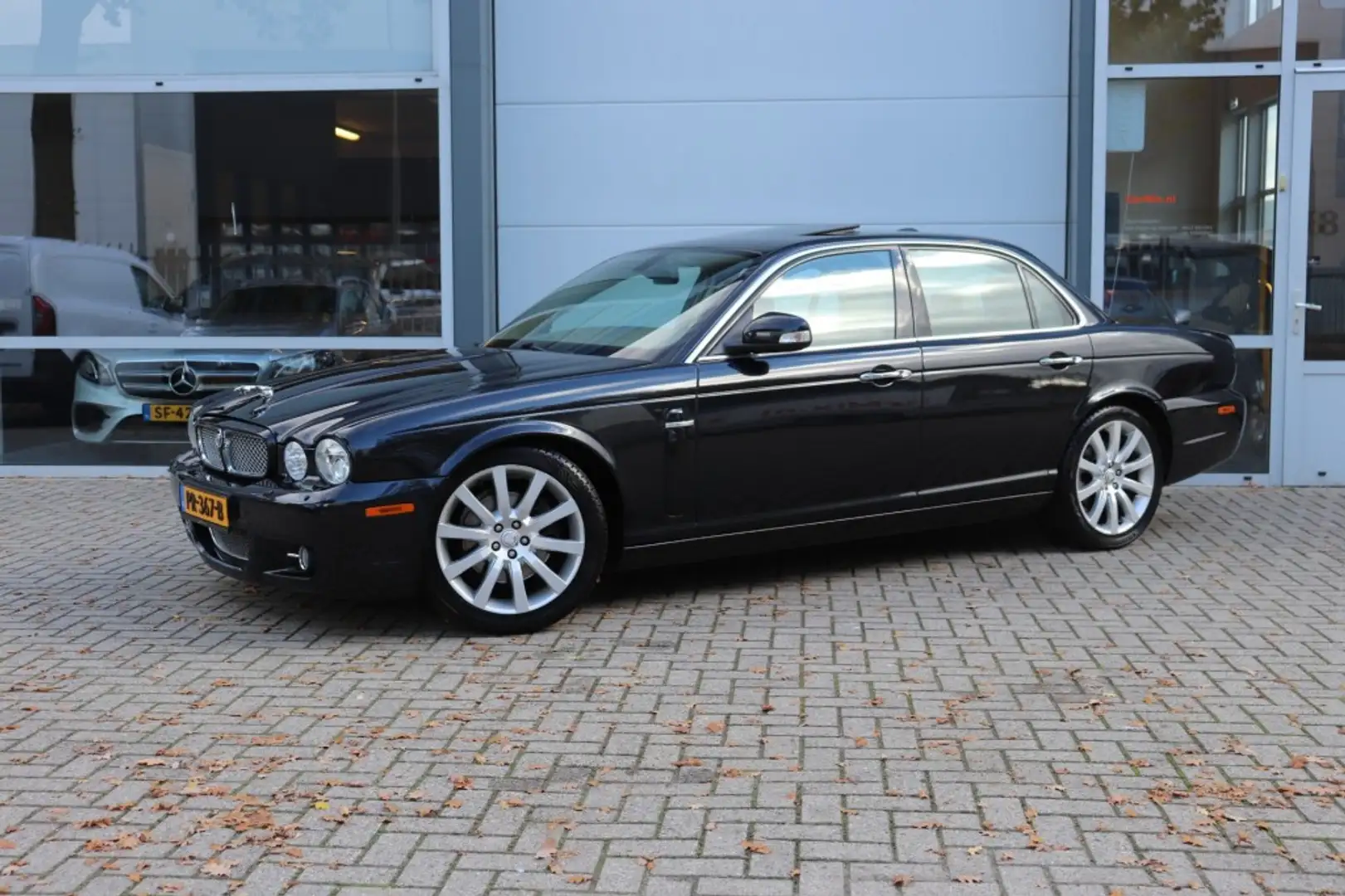 Jaguar XJ 2.7D V6 PORTFOLIO Zwart - 1
