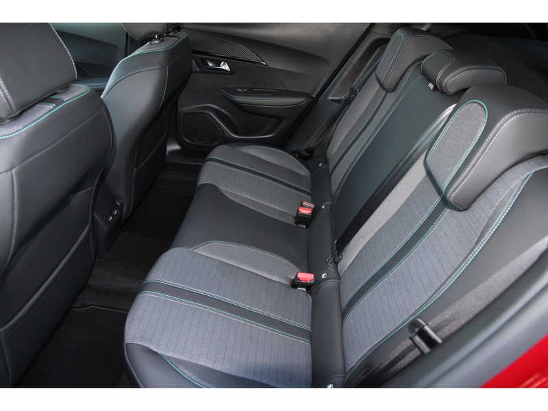 Peugeot 2008 Allure Pack PT 130 EAT8 Carplay LED Navi — photo 9