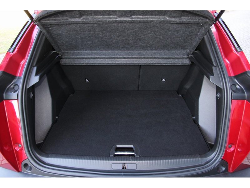 Peugeot 2008 Allure Pack PT 130 EAT8 Carplay LED Navi — photo 8