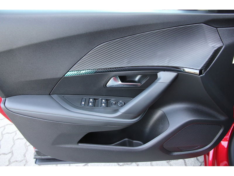 Peugeot 2008 Allure Pack PT 130 EAT8 Carplay LED Navi — photo 14