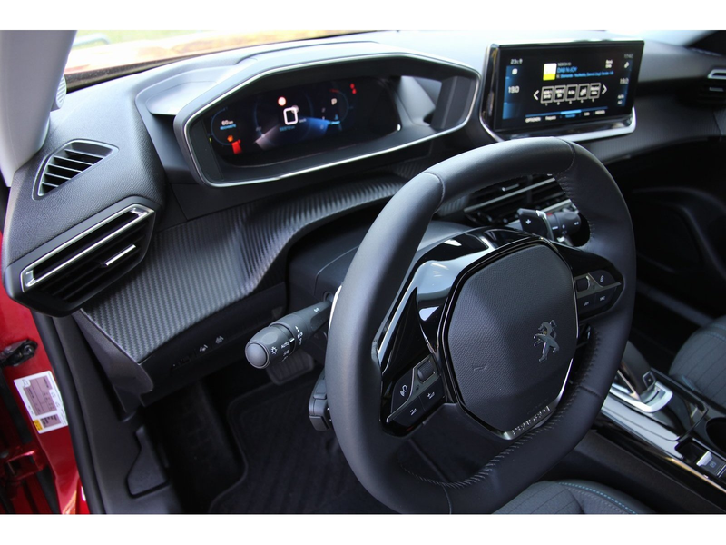 Peugeot 2008 Allure Pack PT 130 EAT8 Carplay LED Navi — photo 12