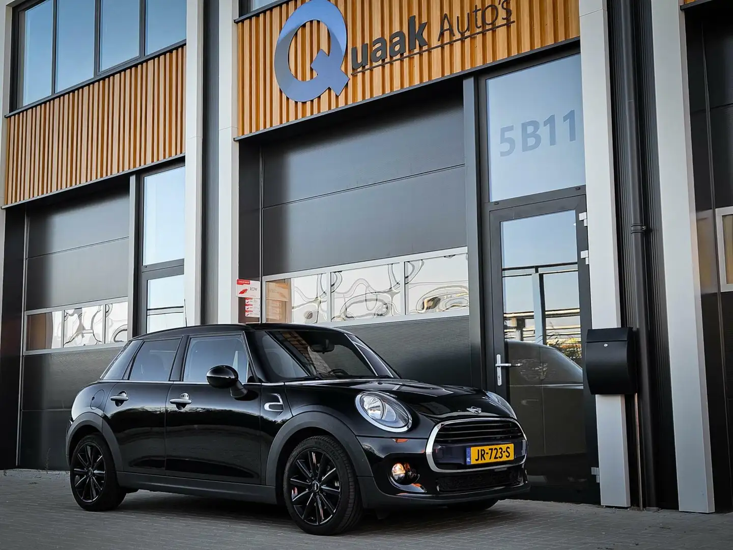 MINI Cooper Mini 1.5 Zwart - 2