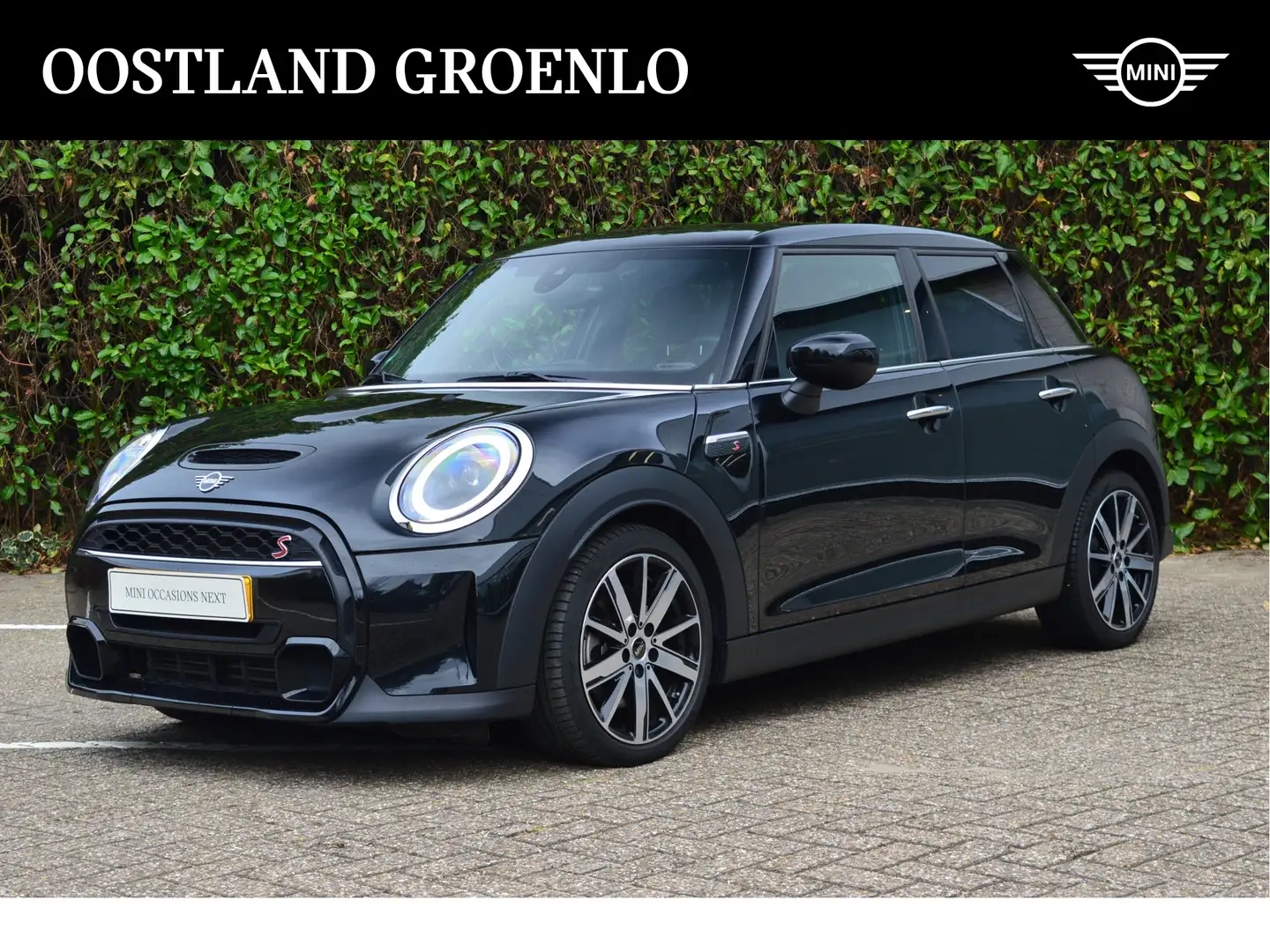 MINI Cooper S Hatchback Classic Automaat / Premium Go Pakket / S Zwart - 1
