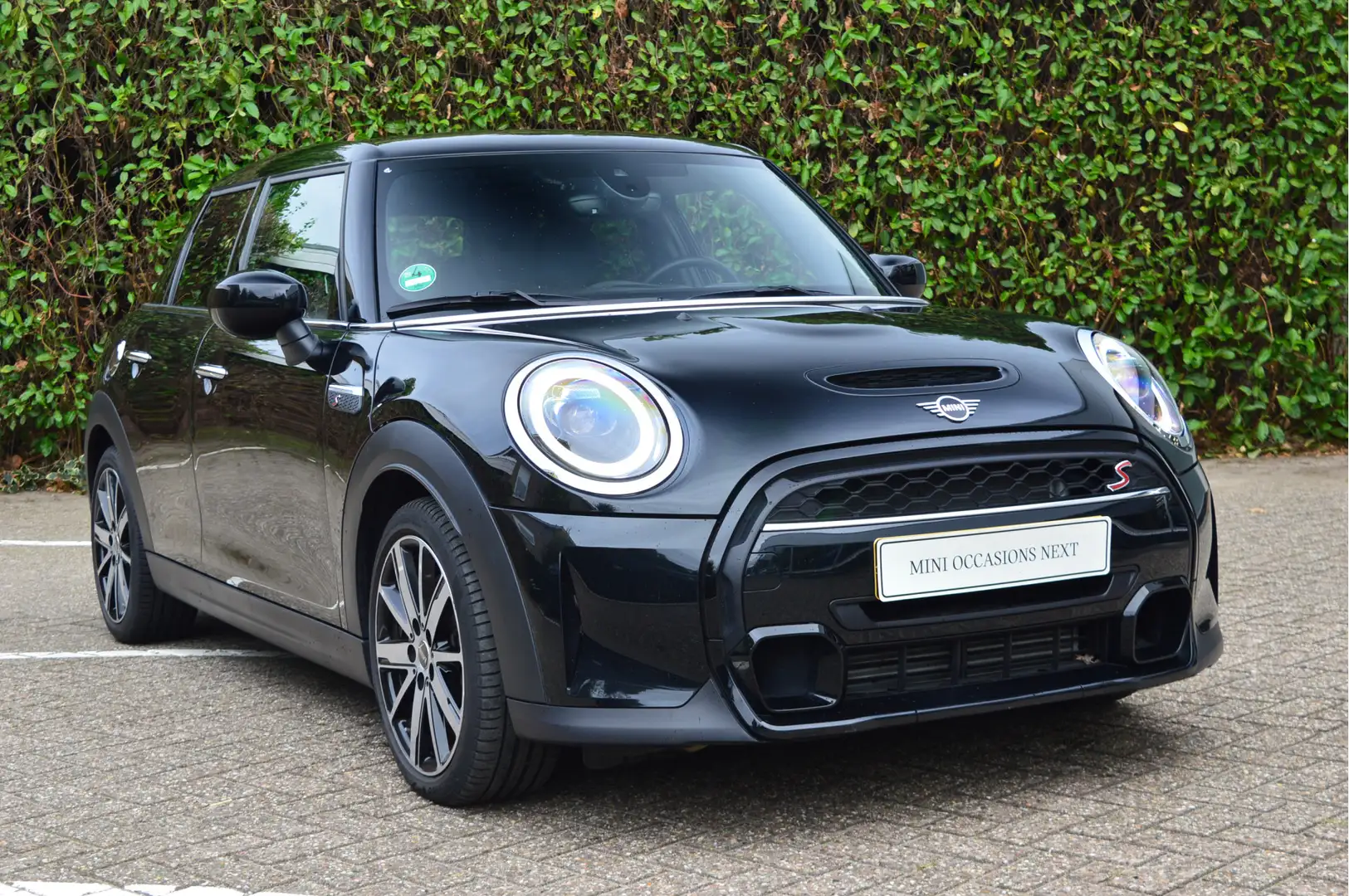 MINI Cooper S Hatchback Classic Automaat / Premium Go Pakket / S Zwart - 2