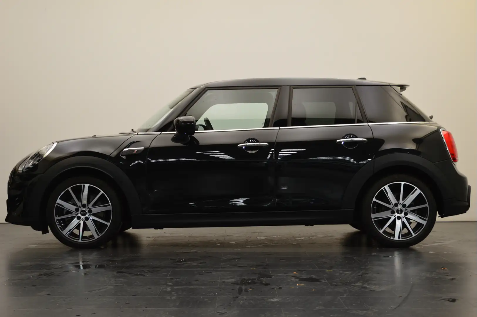 MINI Cooper S Hatchback Classic Automaat / Premium Go Pakket / S Zwart - 2