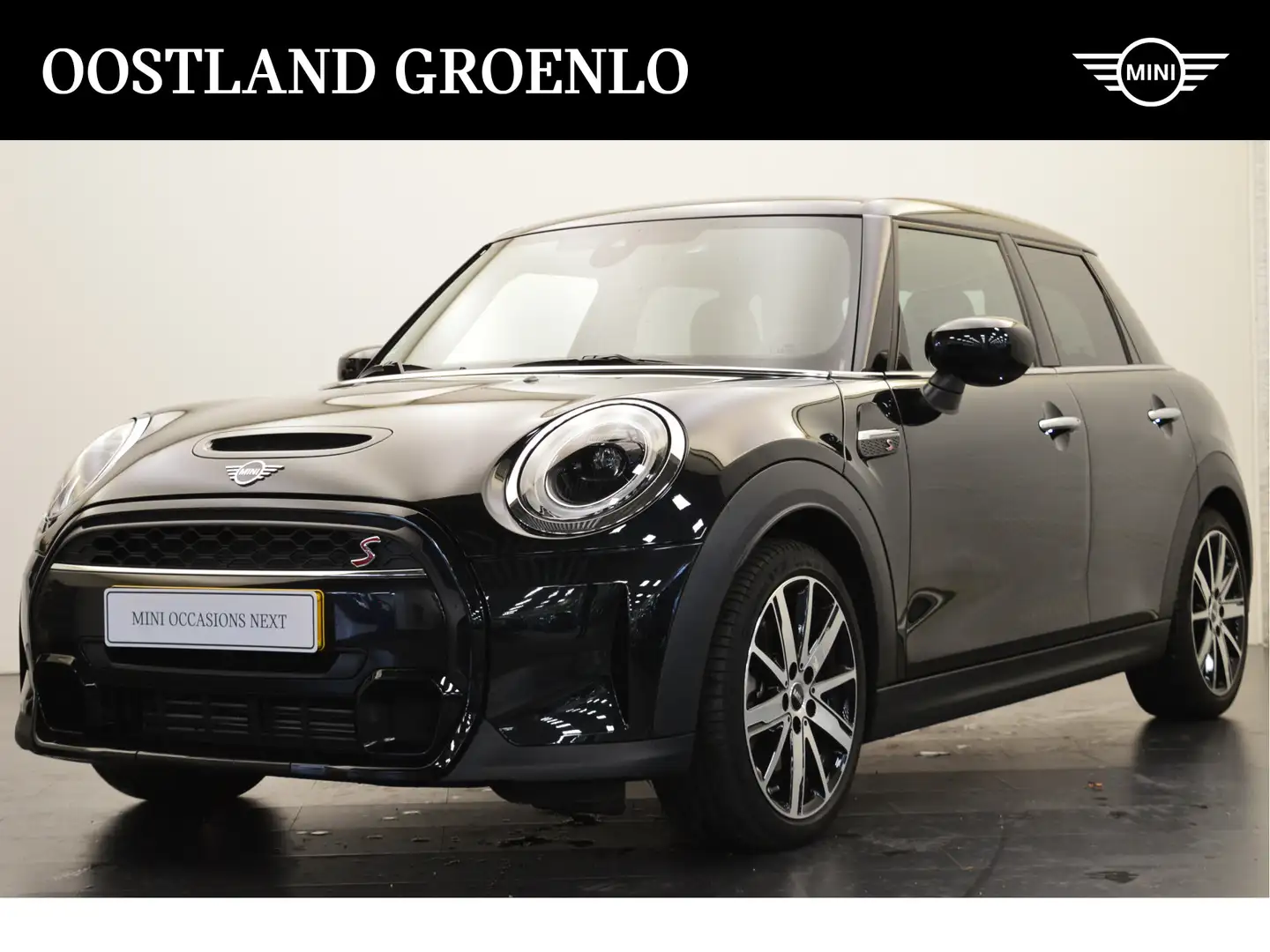 MINI Cooper S Hatchback Classic Automaat / Premium Go Pakket / S Zwart - 1