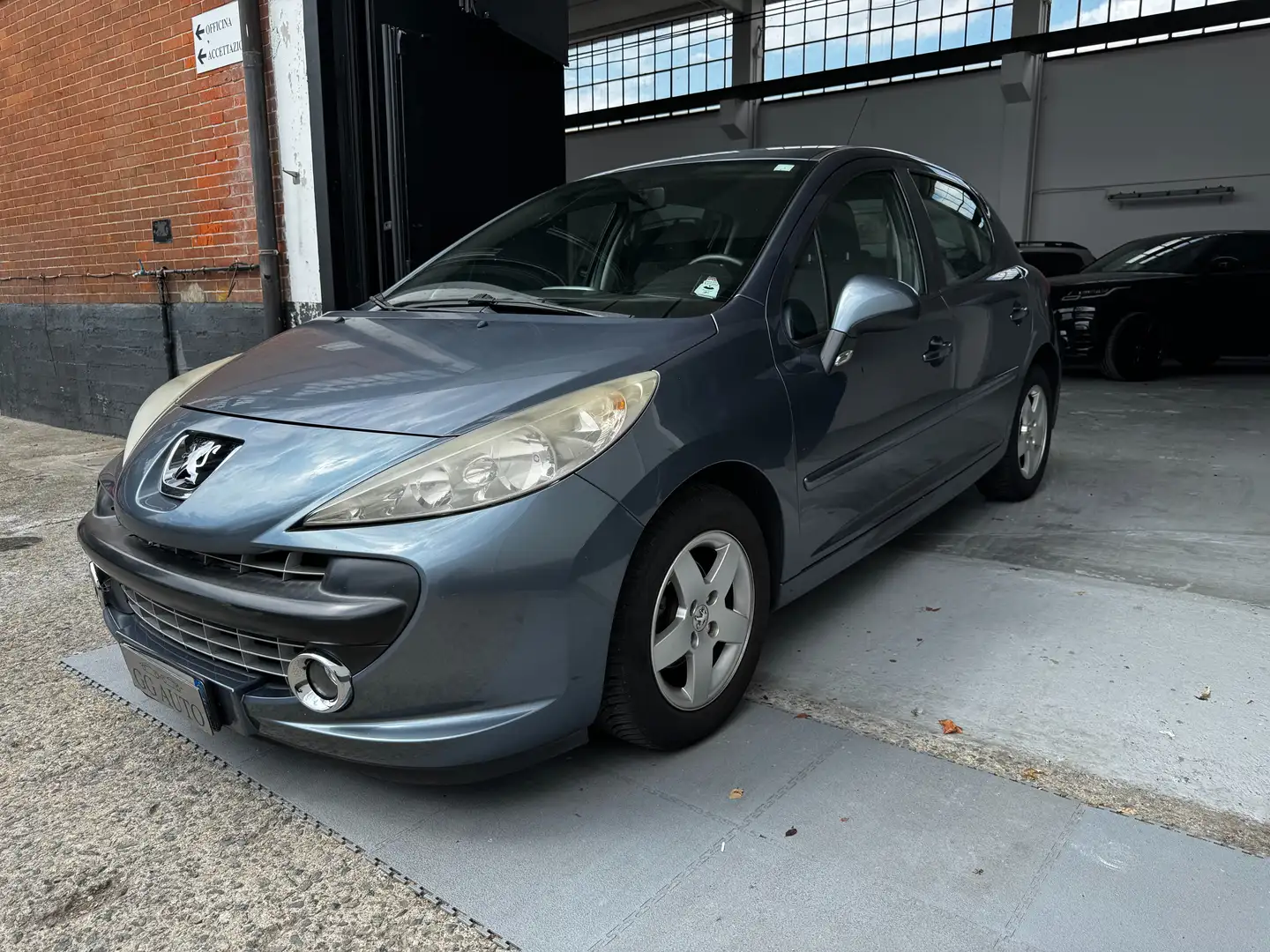 Peugeot 207 207 5p 1.4 hdi. 68CV Gris - 1
