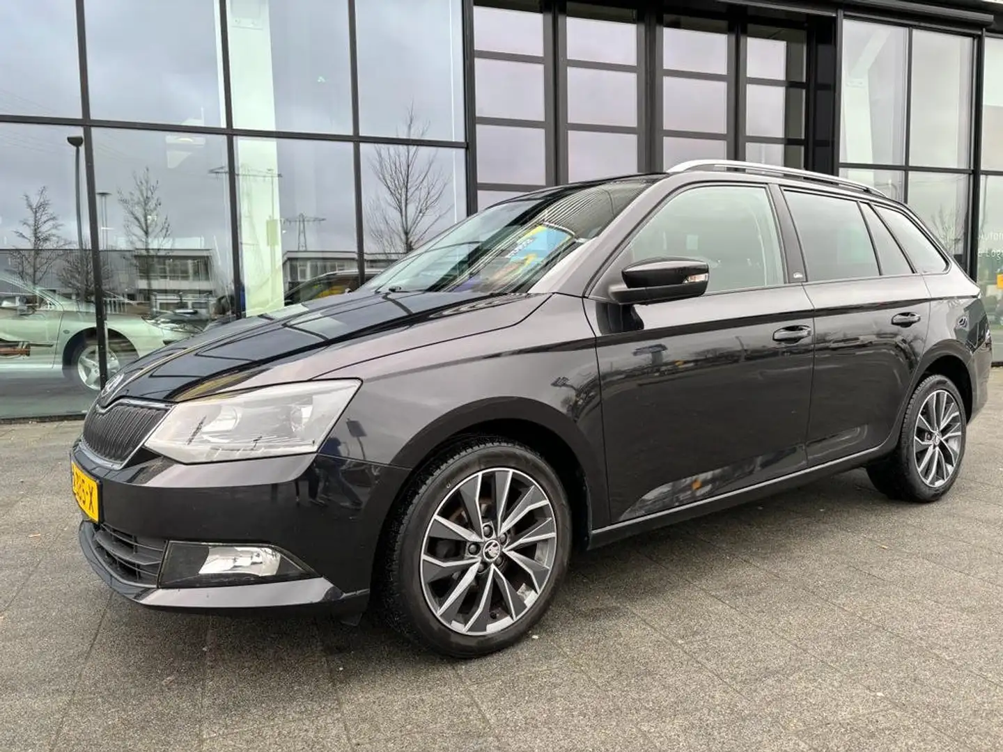 Skoda Fabia 1.2 TSI Edition Zwart - 1