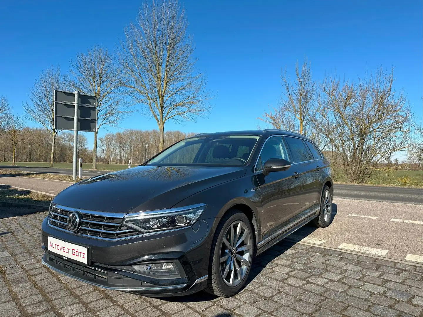 Volkswagen Passat Variant Passat R-Line Elegance 4Motion*DSG*Matrix*iQ*HuD Grau - 2