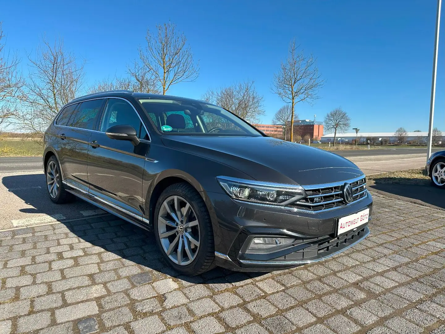 Volkswagen Passat Variant Passat R-Line Elegance 4Motion*DSG*Matrix*iQ*HuD Grau - 1