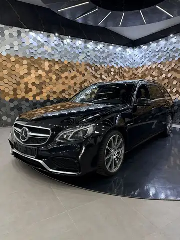 Mercedes-Benz E 63 AMG 4M /Panorama/Distronic/Kamera/DE-Fhzg/