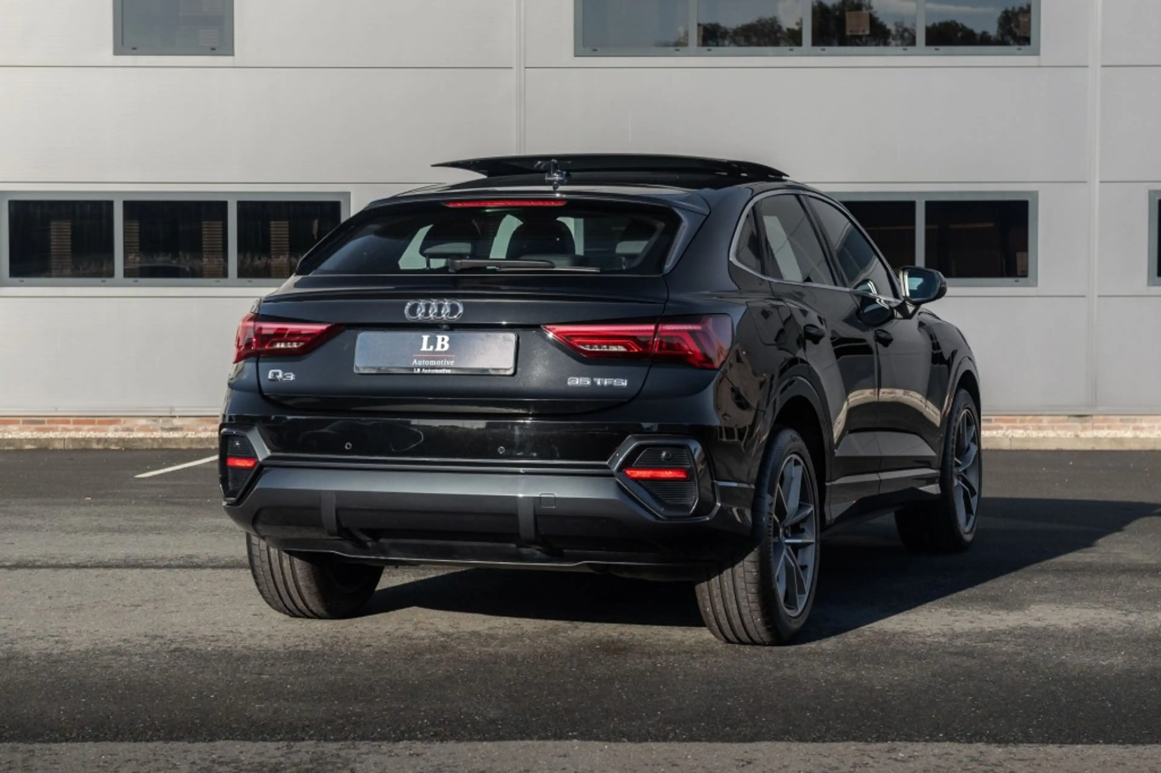 Audi Q3 35 TFSI, S-tronic, Pano/Leer — photo 2