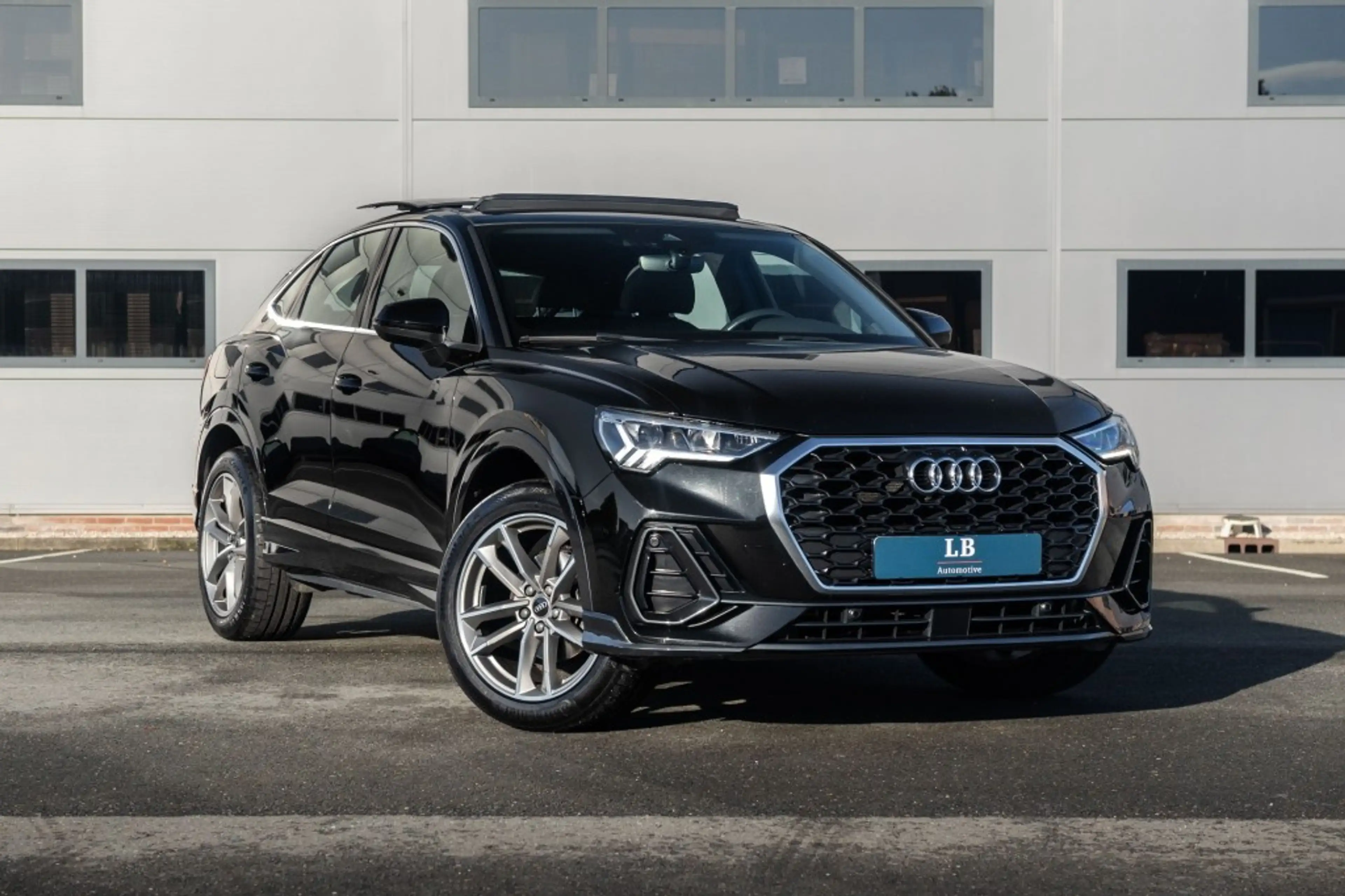 Audi Q3 35 TFSI, S-tronic, Pano/Leer — photo 5