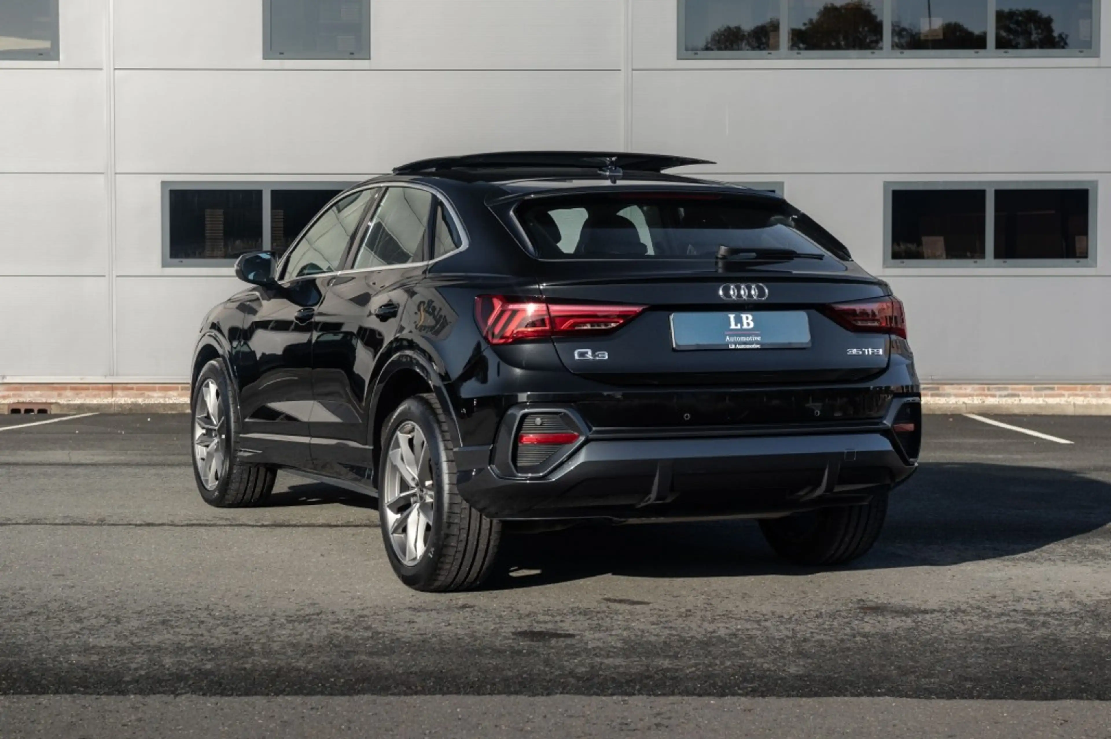 Audi Q3 35 TFSI, S-tronic, Pano/Leer — photo 6