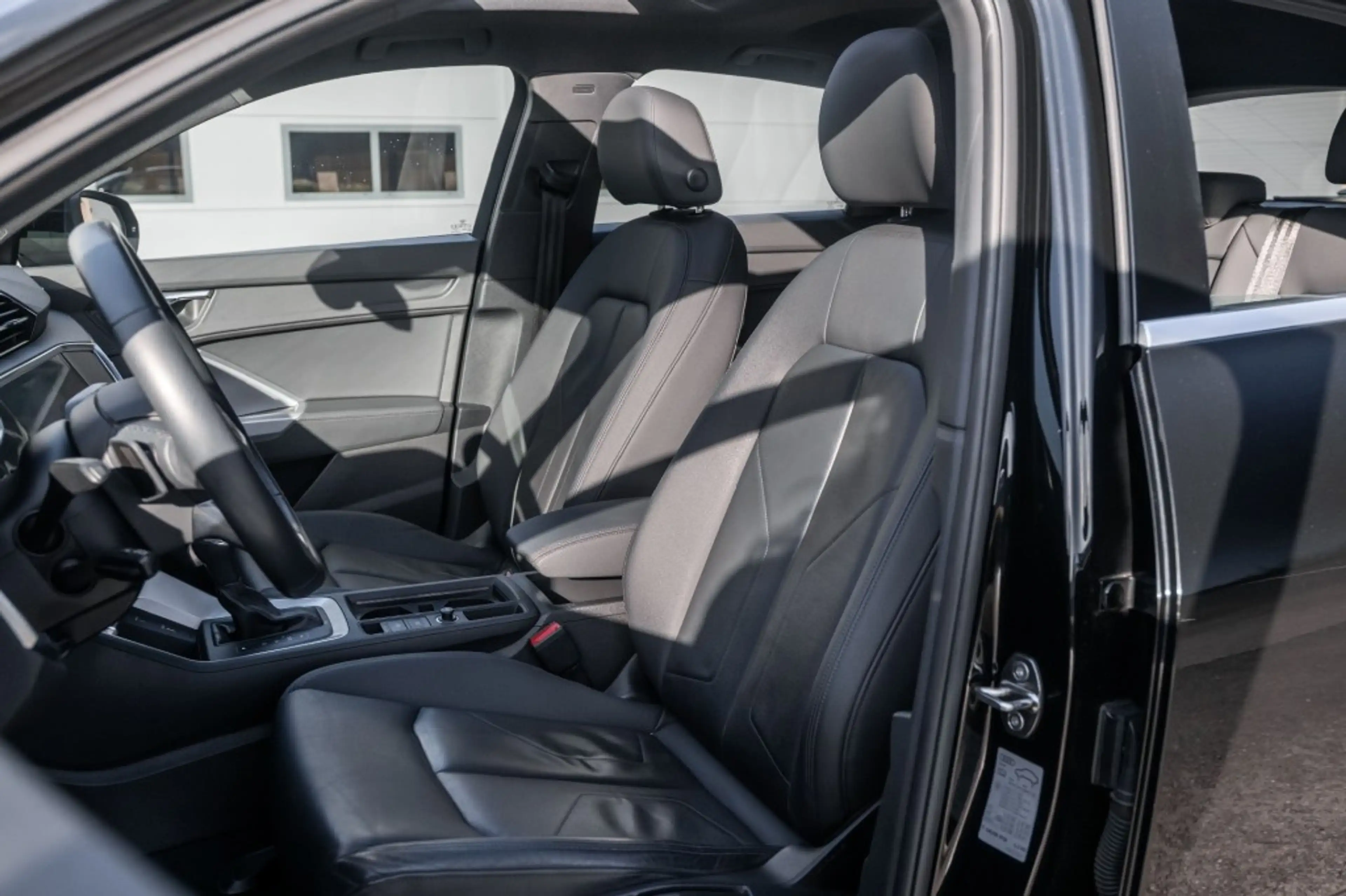 Audi Q3 35 TFSI, S-tronic, Pano/Leer — photo 3