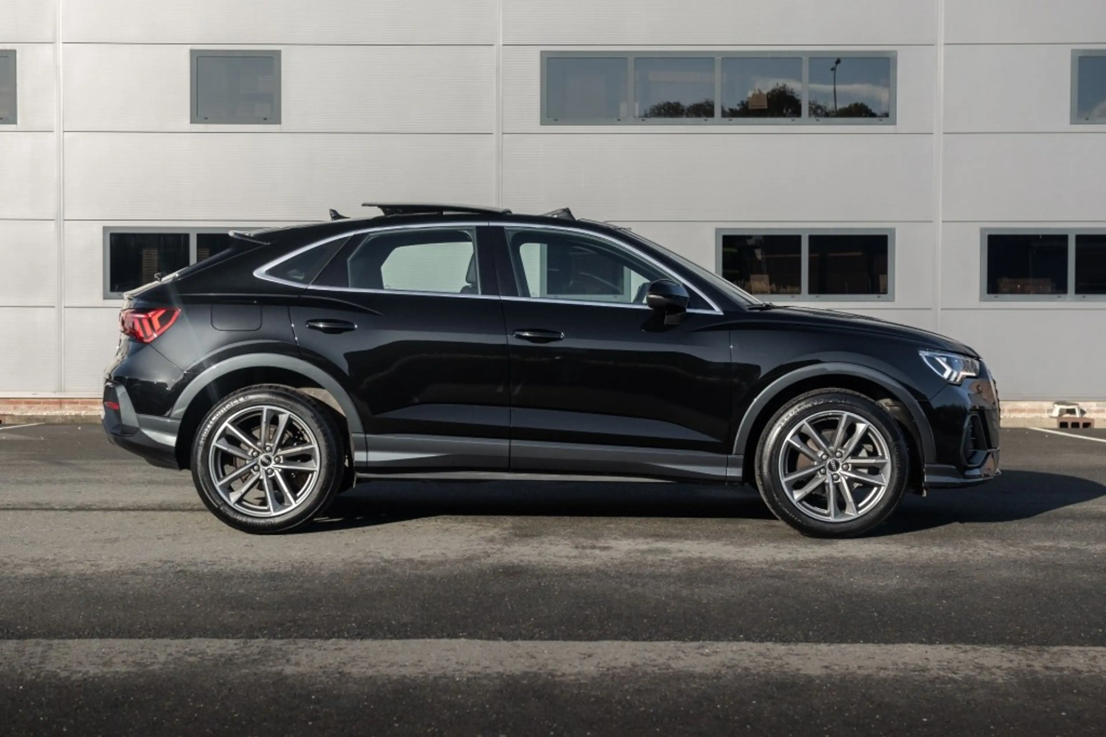 Audi Q3 35 TFSI, S-tronic, Pano/Leer — photo 18