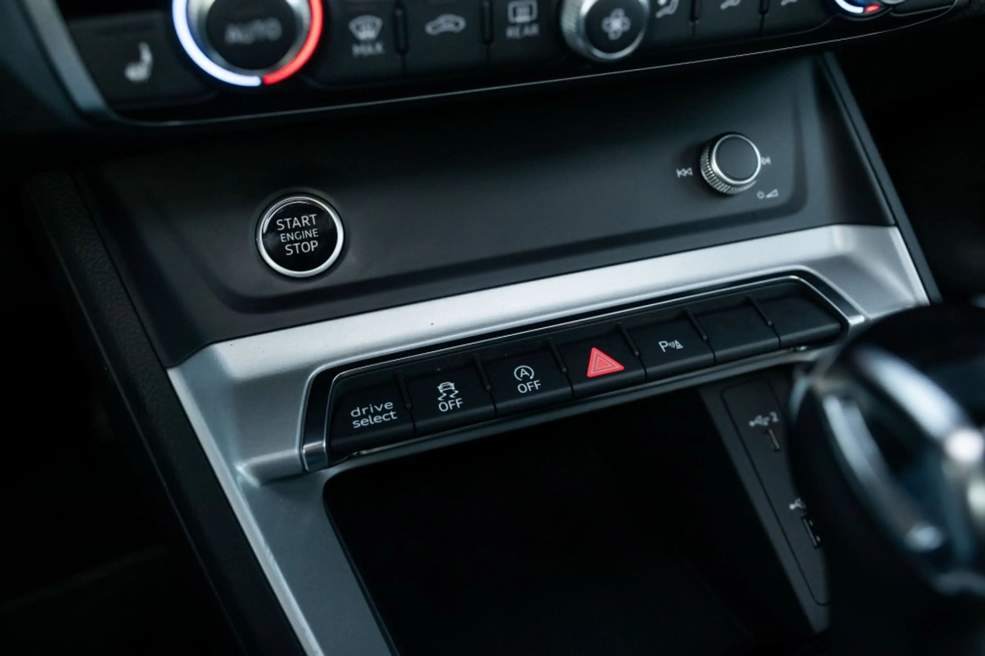 Audi Q3 35 TFSI, S-tronic, Pano/Leer — photo 7