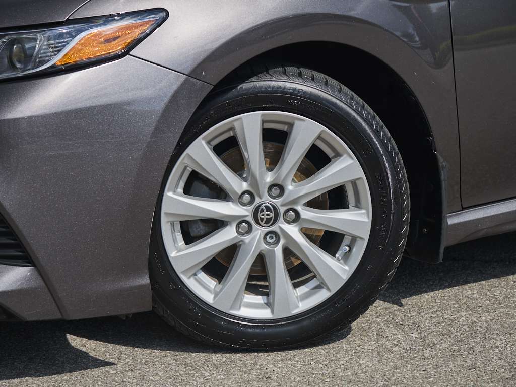 2020 Toyota Camry SE — снимка 1