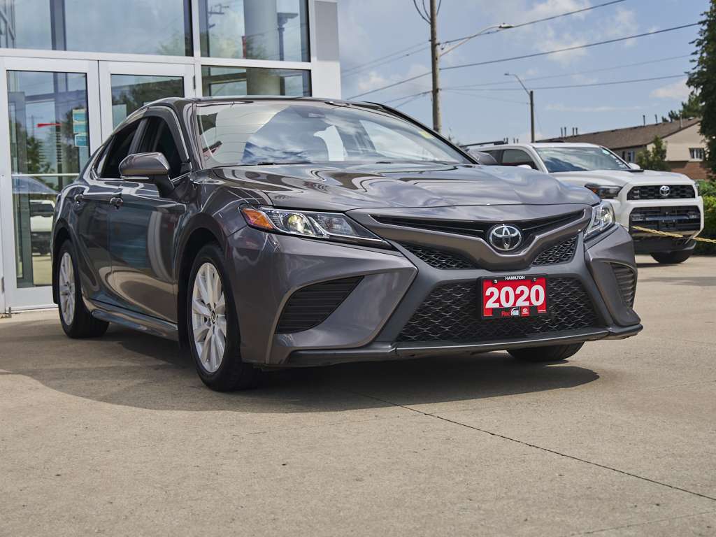 2020 Toyota Camry SE — снимка 1