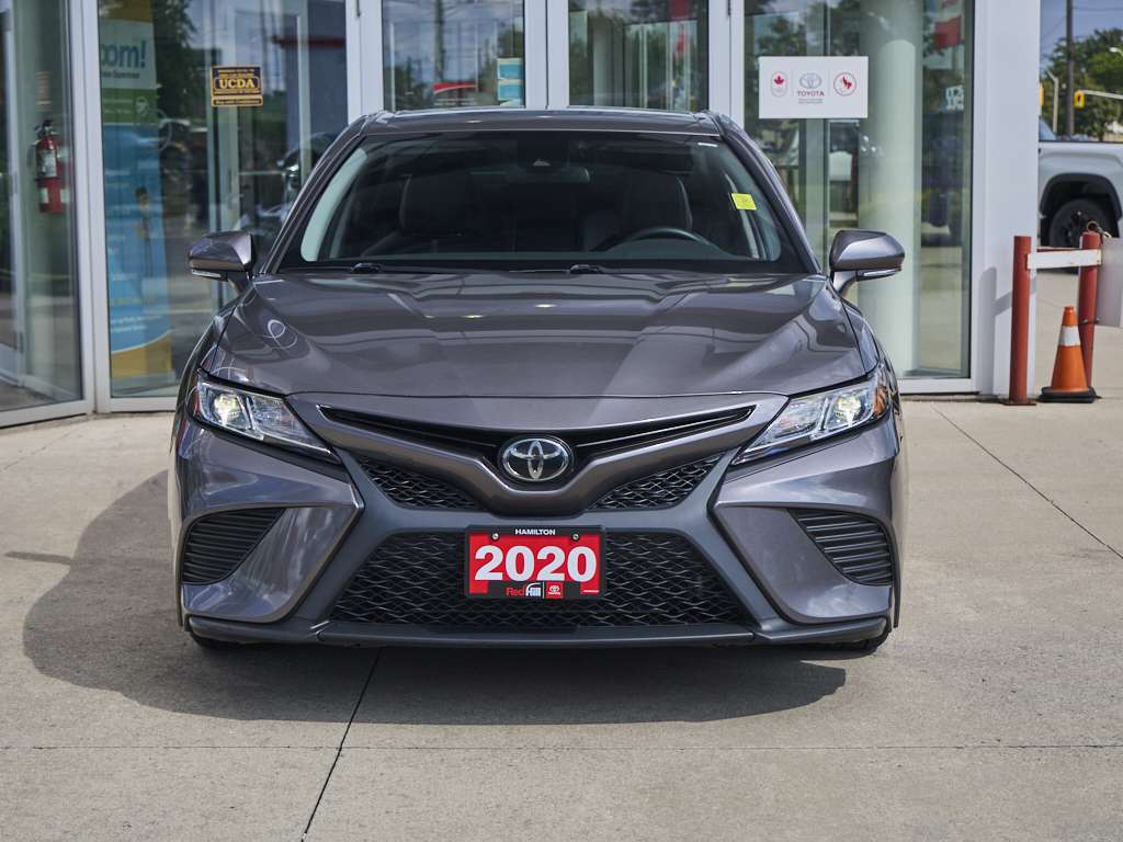 2020 Toyota Camry SE — снимка 1