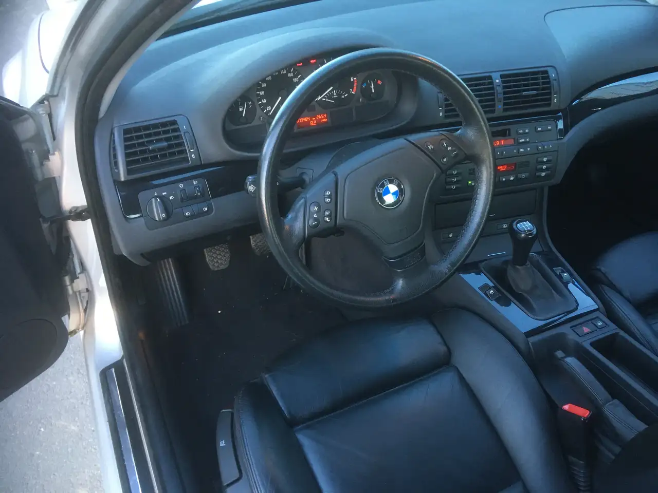 BMW 320i, foto 10