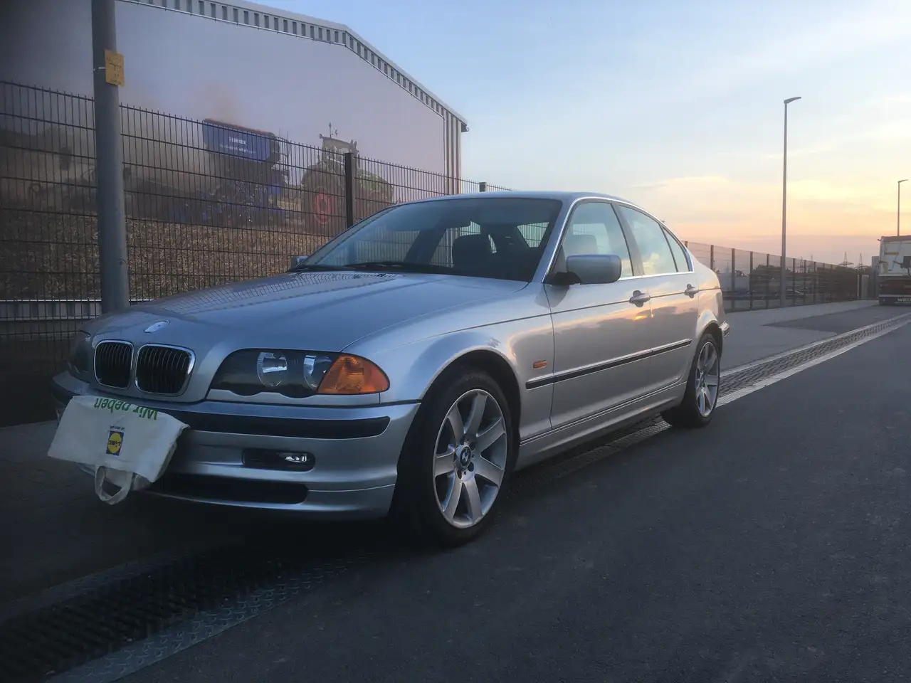 BMW 320i, foto 2
