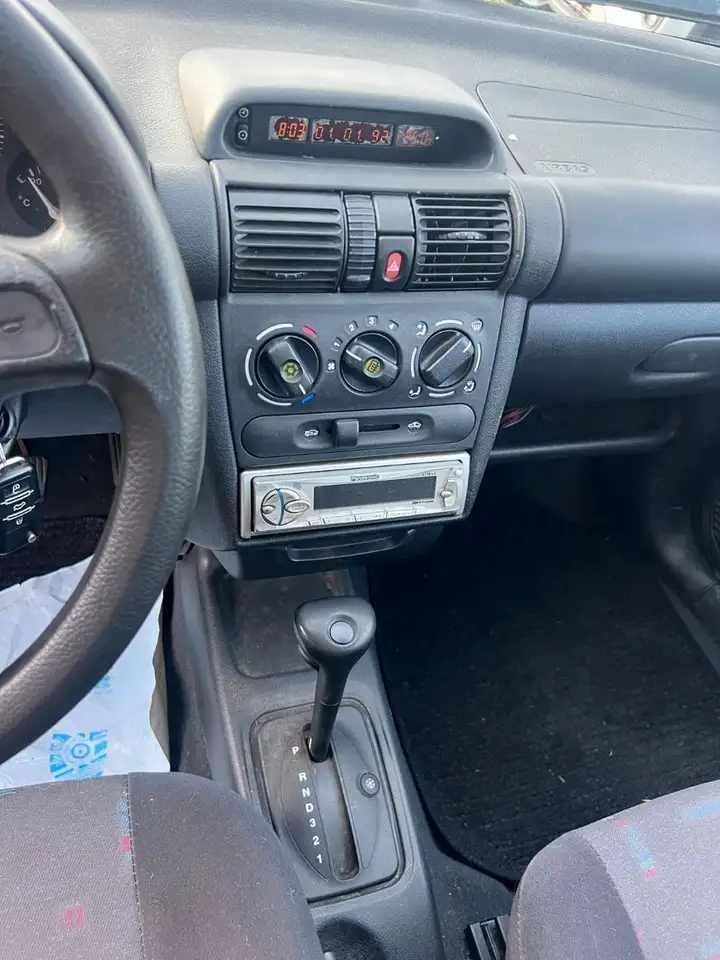 Opel Corsa 1.2 16V Automatik Klima Radio / CD, foto 9