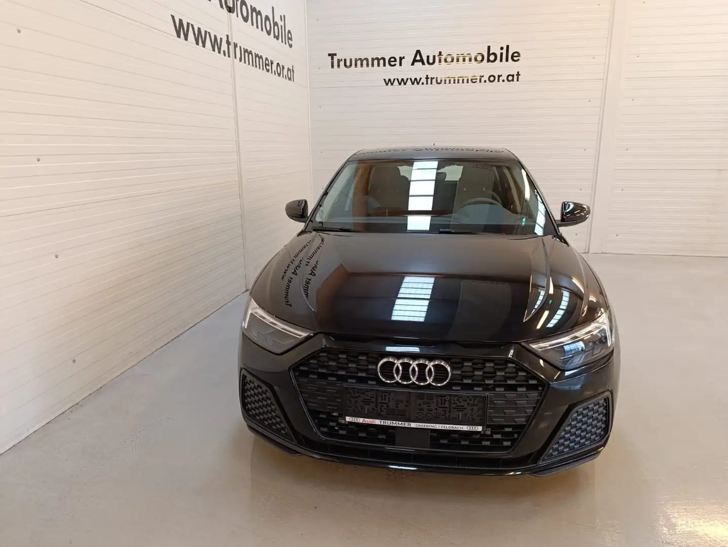 Audi A1 30 TFSI intense Schwarz - 2