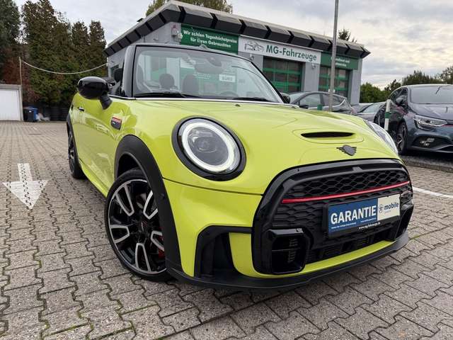 Imagine MINI John Cooper Works Cabrio TRIM SONDERFARBE