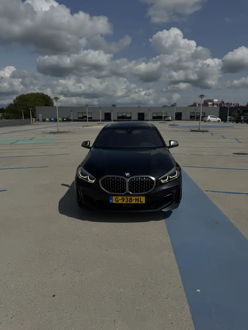 BMW 135 BMW 135 1-serie M135i xDrive High Executive|306PK Zwart - 2