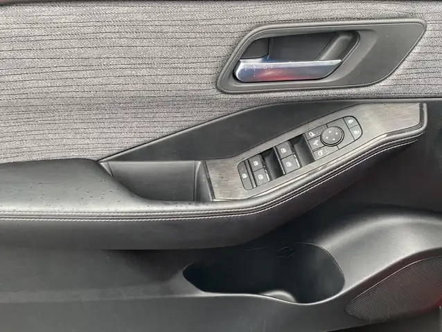 Nissan X-Trail view 4