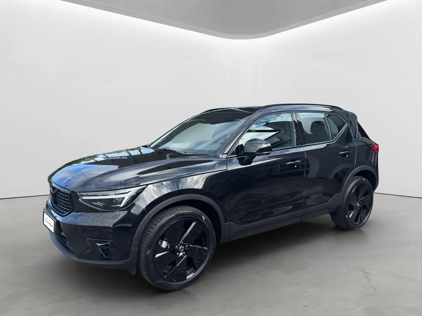 Volvo XC40 B3 Plus Black Edition / Mild-Hybrid Benzin Nero - 2