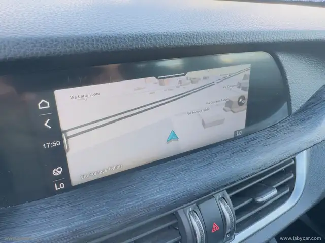 Alfa Romeo Stelvio view 13