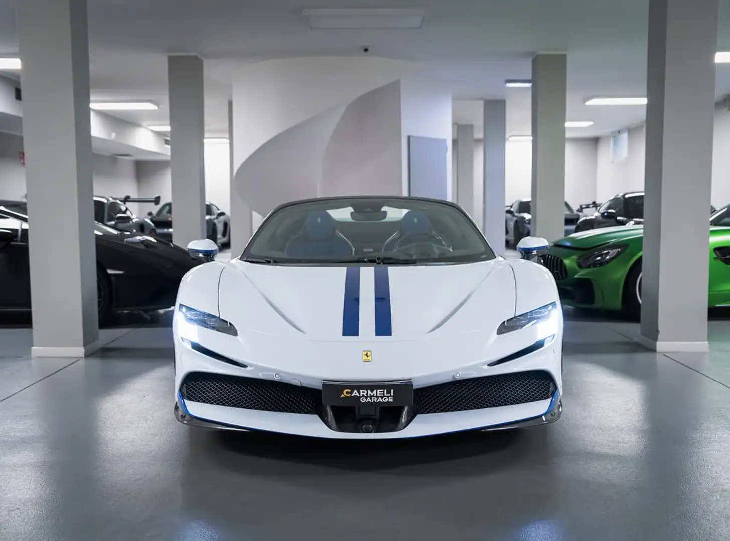 Ferrari SF90 Spider IVA ESPOSTA-TAYLOR MADE-BIANCO MOTOMI-BLU DOTTORE Bianco - 2
