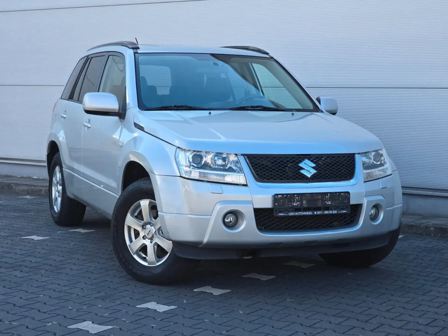 Suzuki Grand Vitara 2.0 Comfort Silber - 1