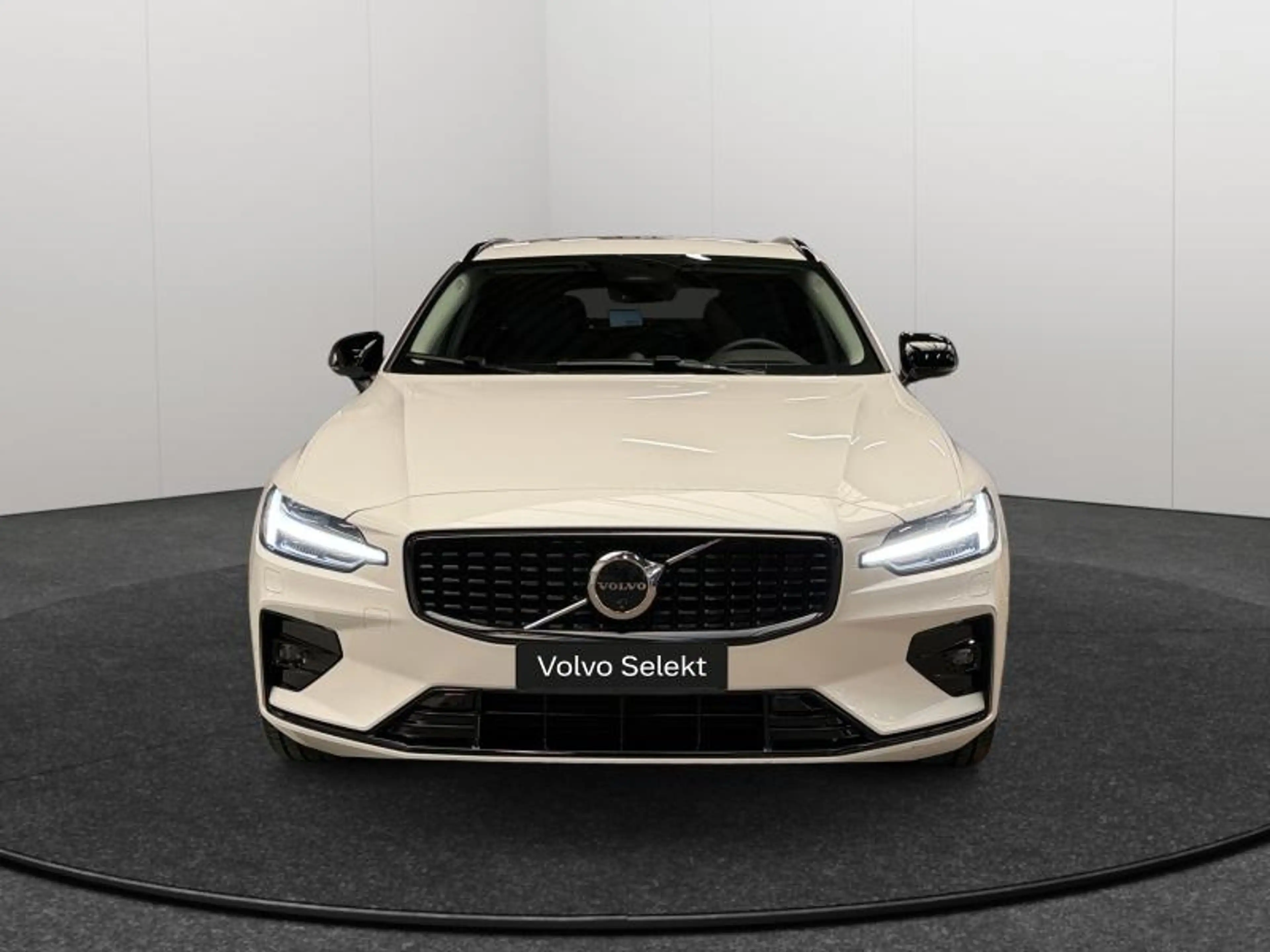 Volvo V60 B4 Ultra Dark / Essence — photo 8